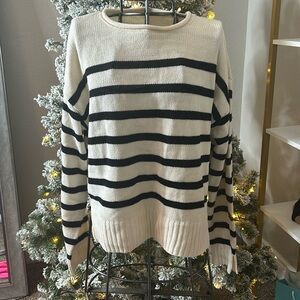 Striped cream oversized sweater open sleeve side cut sz medium new without tags